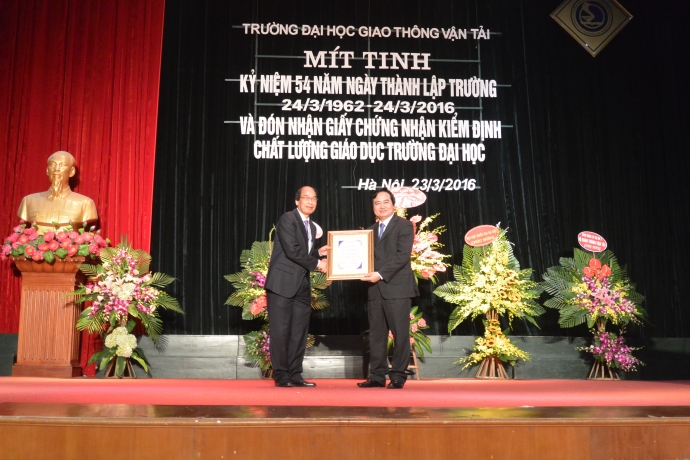 truong-dai-hoc-gtvt-ky-niem-54-nam-thanh-lap-2