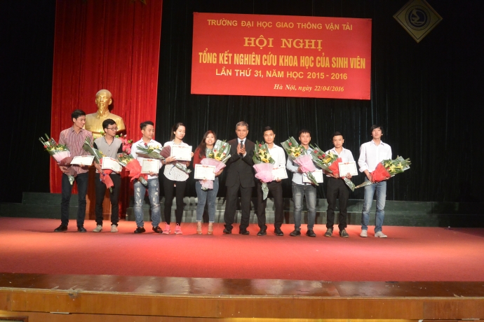 truong-dai-hoc-gtvt-tong-ket-nghien-cuu-khoa-hoc-c