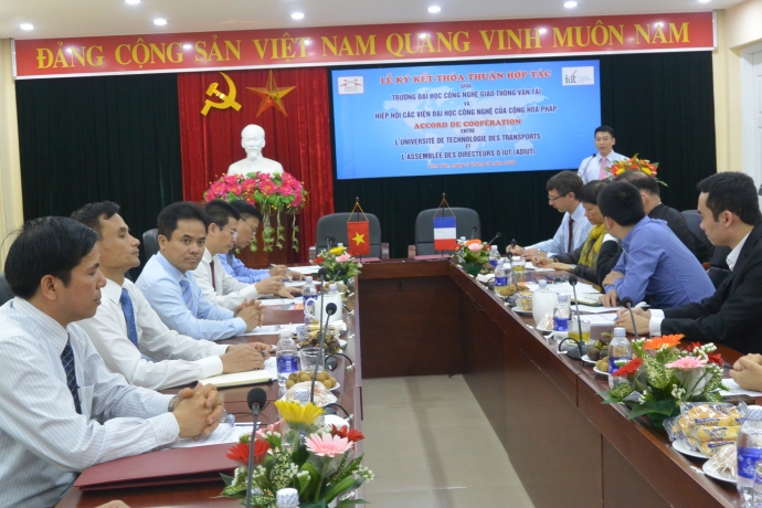 Truong-dai-hoc-cong-nghe-gtvt-ky-ket-hop-tac-voi-c