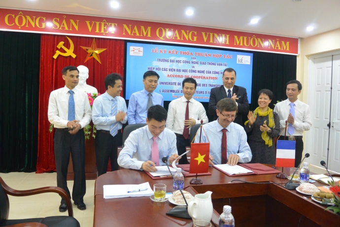 Truong-dai-hoc-cong-nghe-gtvt-ky-ket-hop-tac-voi-c