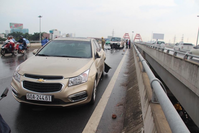 tai nạn cầu B&igrave;nh Lợi 2