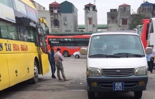 xe-bien-xanh-trung-chuyen-khach-o-ben-xe-1533