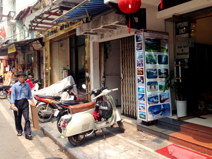 Mặc d&ugrave; đ&atilde; c&oacute; vạch kẻ ph&acirc;n chia nhưng người đi bộ v