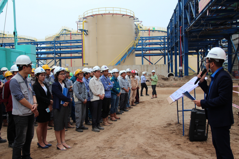 To&agrave;n cảnh lễ ph&aacute;t động thi đua tr&ecirc;n c&ocirc;ng trường NM