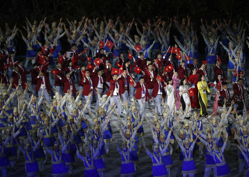 Đo&agrave;n thể thao Việt Nam diễu h&agrave;nh tại lễ khai mạc A