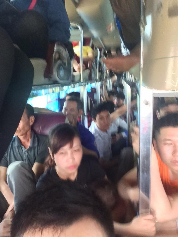 Biển số 17B - 01064. Xe 39 chỗ m&agrave; b&acirc;y gio&egrave; chắc ph