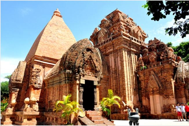 Khu di t&iacute;ch Th&aacute;p B&agrave; Ponagar