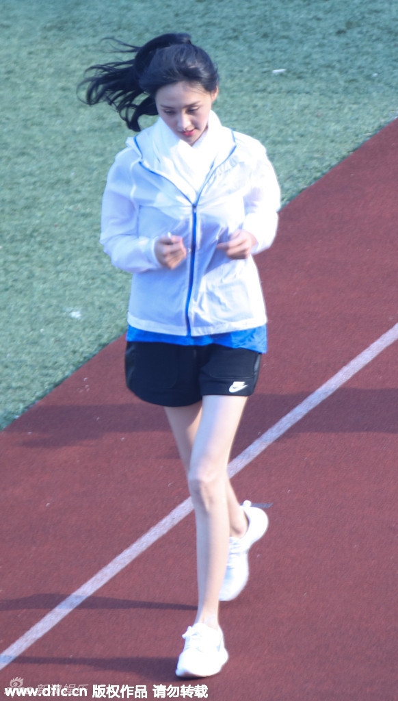 boi-vy-vy-trinh-sang-xinh-bat-ngo-trong-trang-phuc