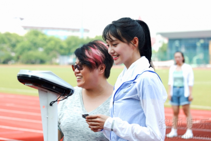 boi-vy-vy-trinh-sang-xinh-bat-ngo-trong-trang-phuc