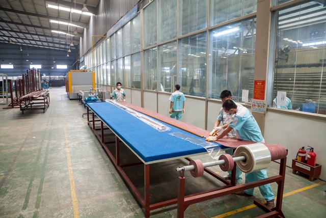 EW dau tu day chuyen san xuat son nhom van go hien