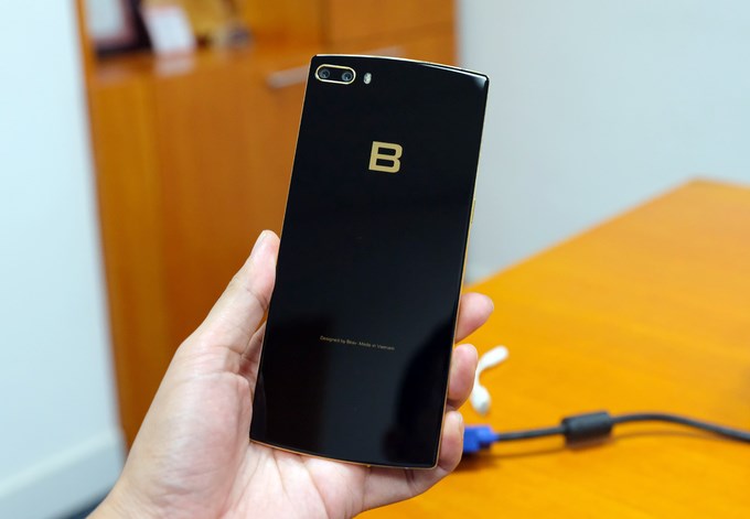 chi-tiet-anh-nong-bphone-2017-ban-ma-vang-vua-lo-d