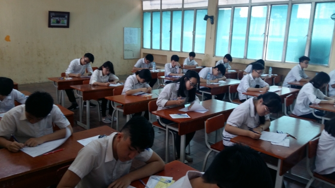 Thi v&agrave;o lop 10 HN 1