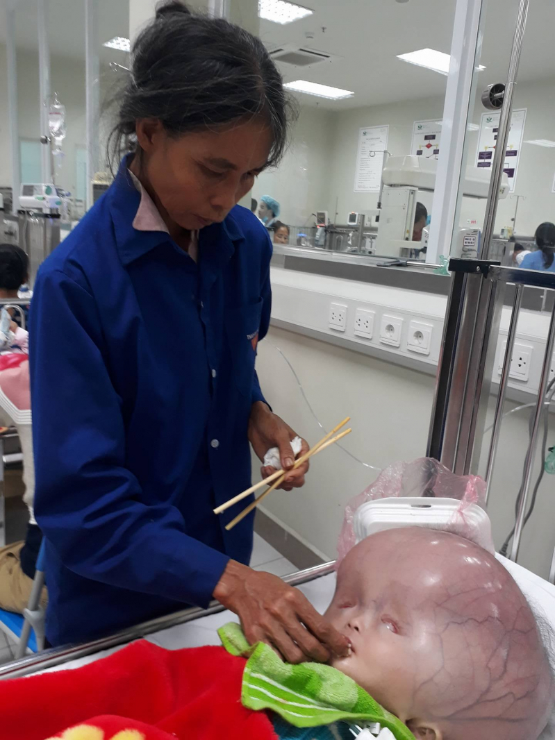 b&eacute; mắc n&atilde;o &uacute;ng thủy