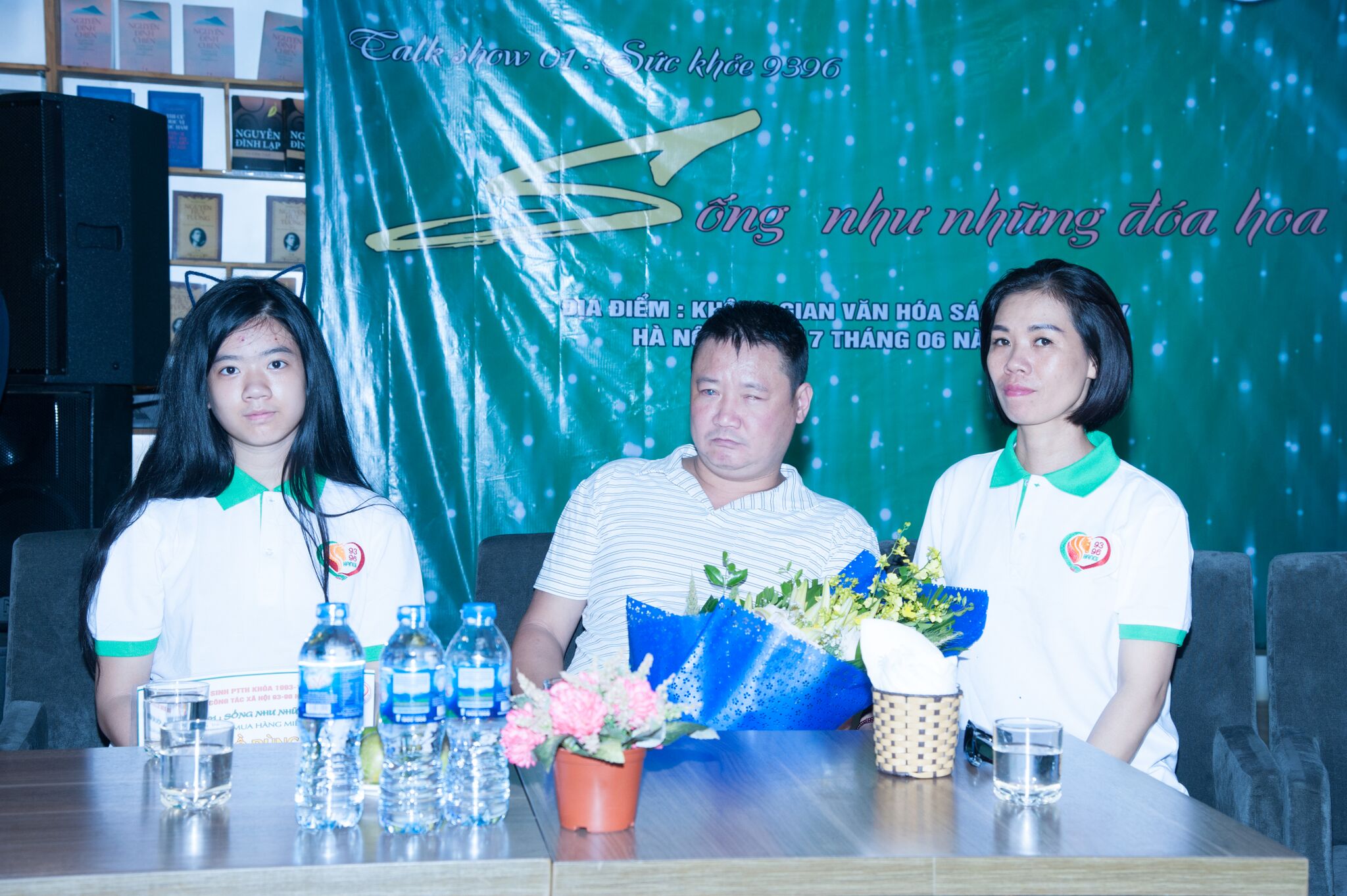 gia đ&igrave;nh Ho&agrave;ng lan.