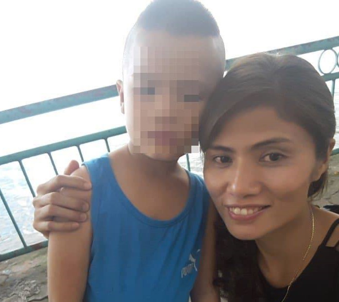 chị Hương c&ugrave;ng con trai M