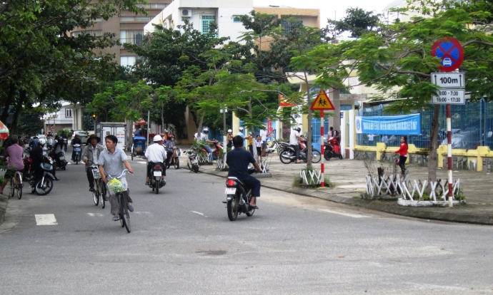 nguoi-dan-so-tngt-bat-coc-khi-cong-vien-hoa-thanh-