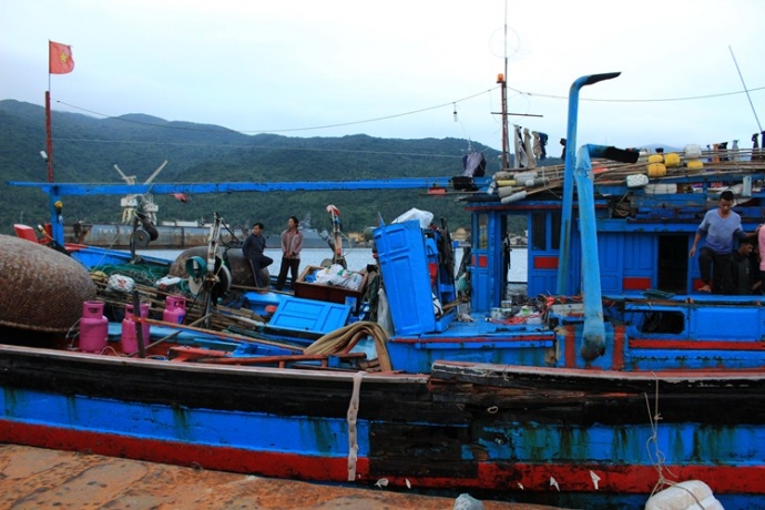 rot-nuoc-mat-nhin-tau-quang-ngai-bi-dam-chim-ve-de