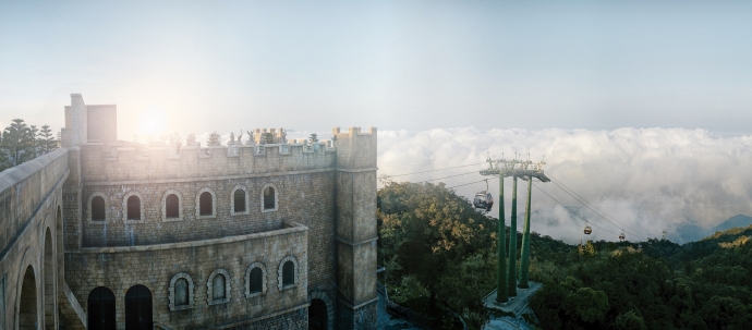 den-bana-hills-dip-8.3du-khach-nu-nhan-trang-suc-g