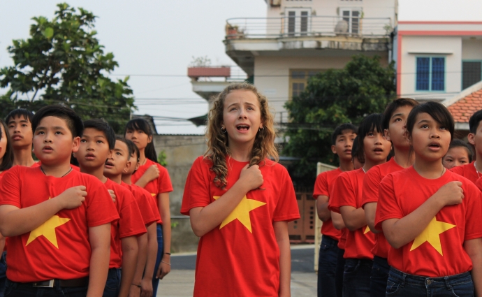 be-11-tuoi-nguoi-canada-hat-tien-quan-cagay-quy-1-