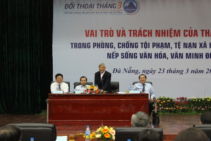 bi-thu-xuan-anh-thanh-nien-ngoi-ca-phe-nhau-nhet-n