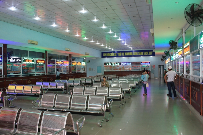 ngam-mo-hinh-ben-xe-dien-tu-kieu-mau-tai-Da-Nang4.