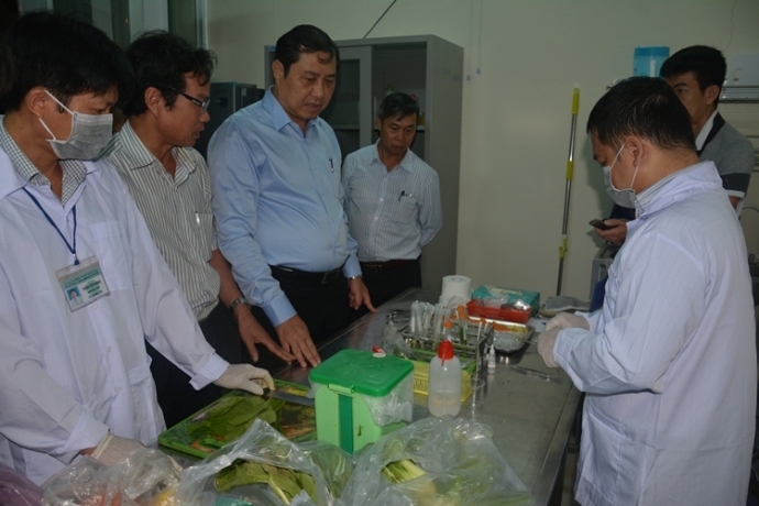 chu-tich-da-nang-bat-ngo-tham-cang-ca-luc-1h-sang2