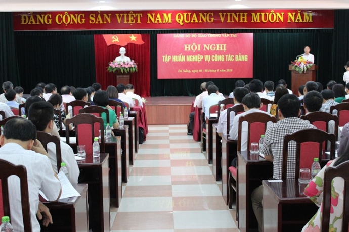 trao-doi-coi-mo-nang-cao-nghiep-vu-cong-tac-dang4.