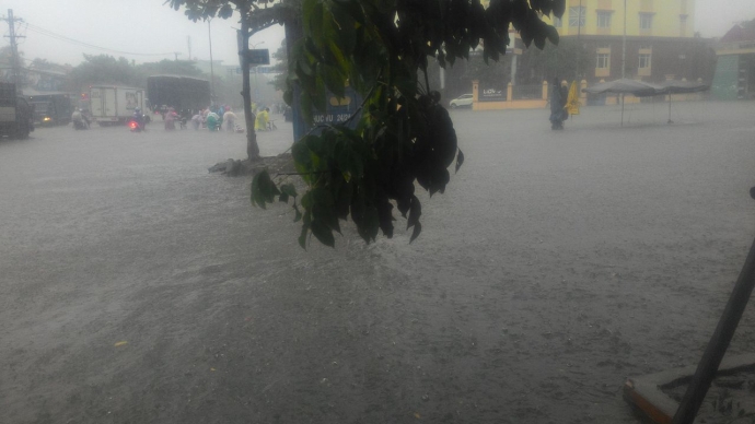 duong-pho-da-nang-thanh-song-sai-1-ngay-mua-lon6