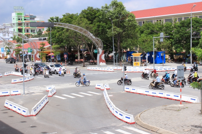 dan-da-nang-can-biet-khi-luu-thong-qua-cau-song-ha