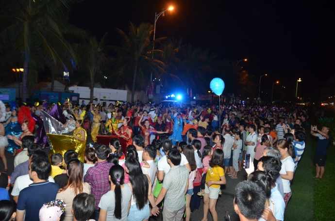 hang-nghin-nguoi-dan-hoa-minh-cung-vu-hoi-duong-ph