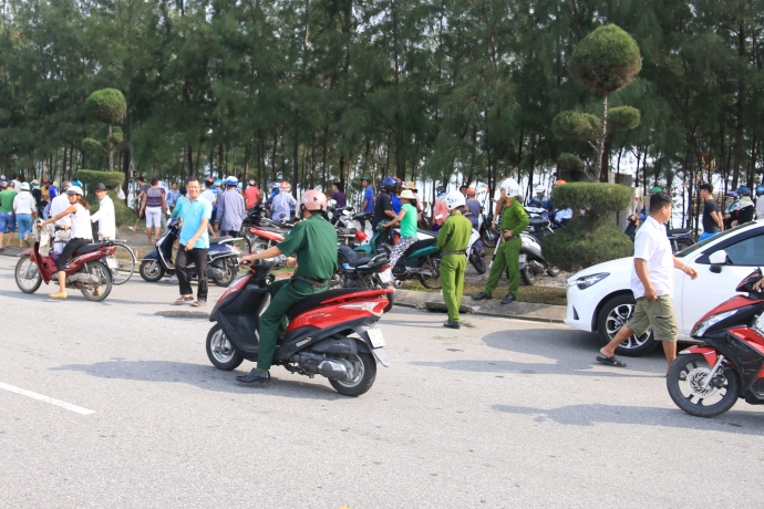 them-mot-nguoi-chet-trong-tu-the-treo-co-tren-bien