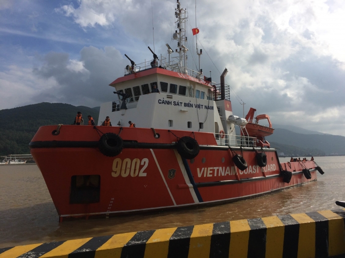 t&agrave;u sảnh s&aacute;t biển