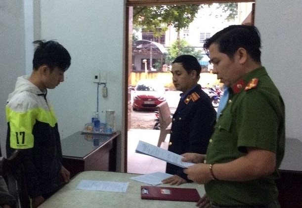 ch&eacute;m người