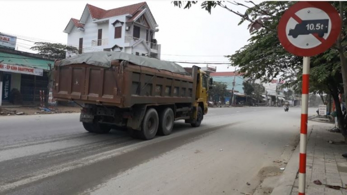 xe qu&aacute; tải 3