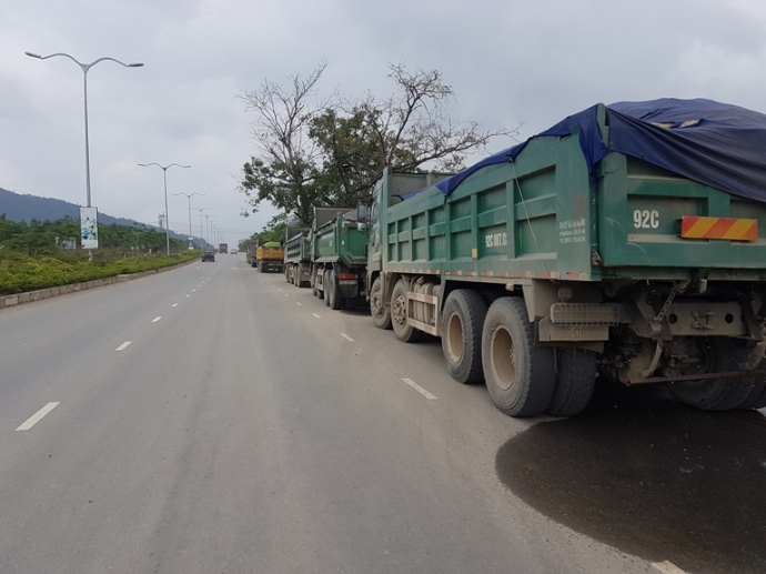 xe qu&aacute; tải 5