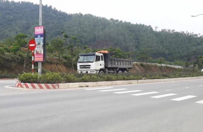 xe qu&aacute; tải 6