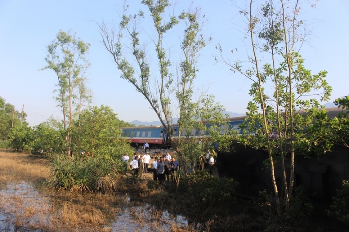 lật t&agrave;u (7)