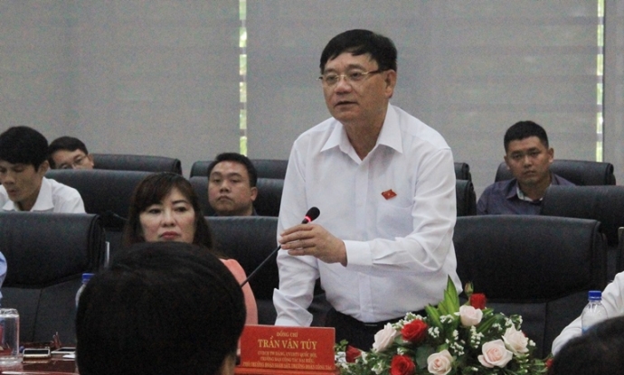 Trần Văn t&uacute;y