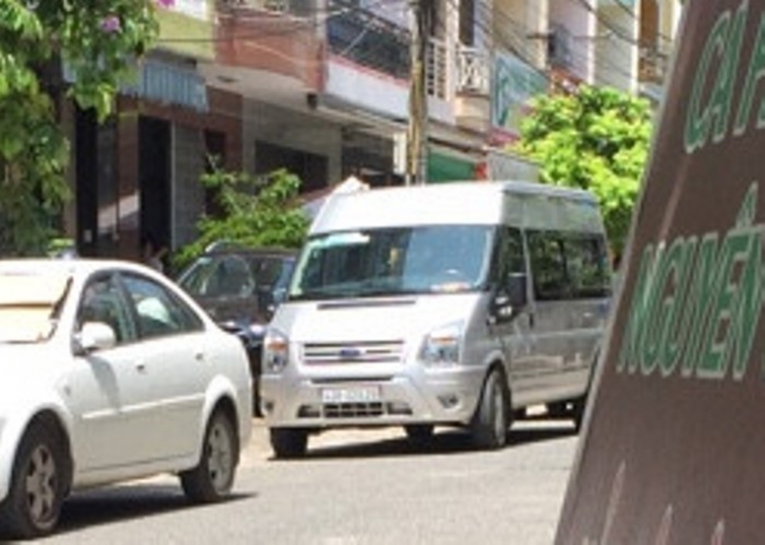 xe tr&aacute; h&igrave;nh