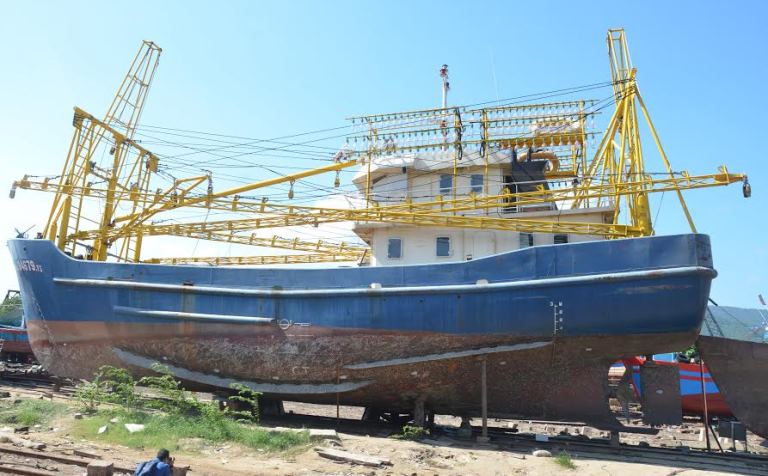 tảu vỏ th&eacute;p (1)