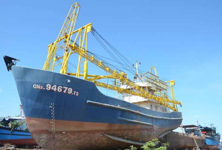 tảu vỏ th&eacute;p (2)