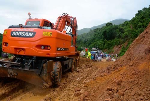 093621_dien-bien-sat-lo-nghiem-trong-tren-quoc-lo-