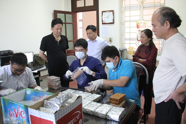 C&ocirc;ng an tỉnh lấy mẫu trưng cầu gi&aacute;m định