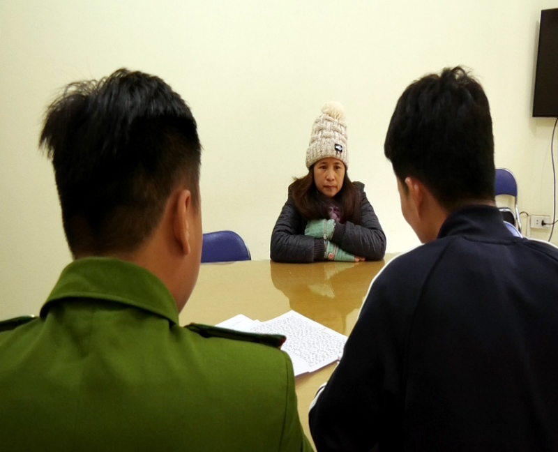 Ảnh 1. Đối tượng Nguyễn Thị Thanh tại cơ quan cảnh