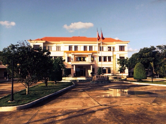 Anh - Huyen uy Chu Se ky luạt Truong và Pho ban 