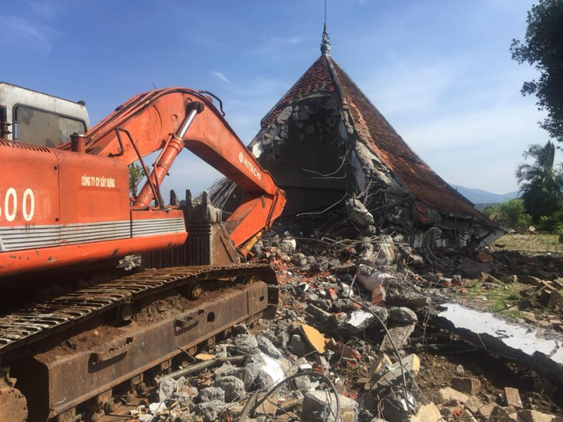 Anh 2- nh&agrave; lục gi&aacute;c bị ph&aacute; huỷ 