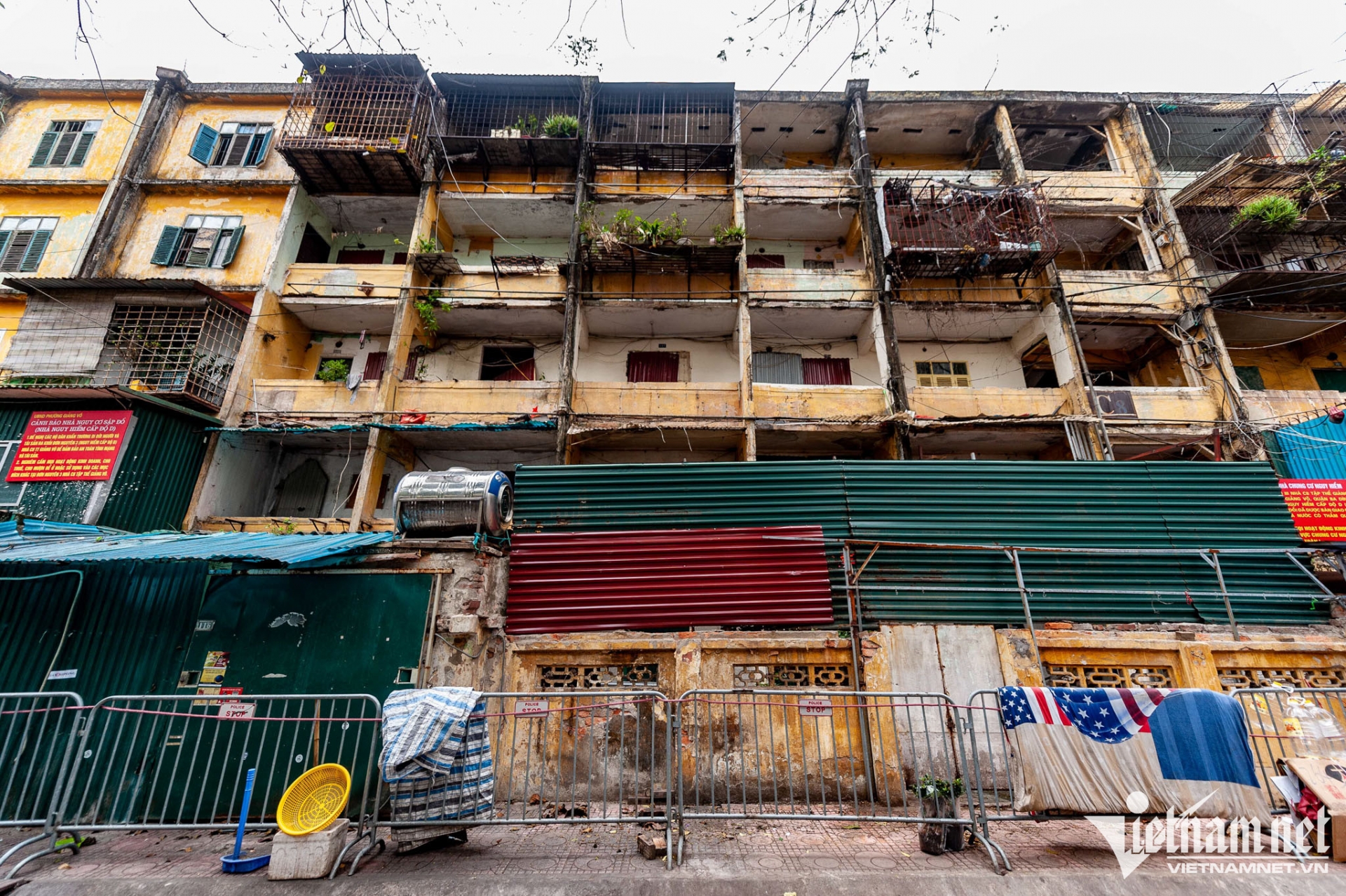 Người d&acirc;n b&aacute;m trụ ở những khu tập thể cũ n&aacute;t sắp được ph&aacute; dỡ, x&acirc;y lại