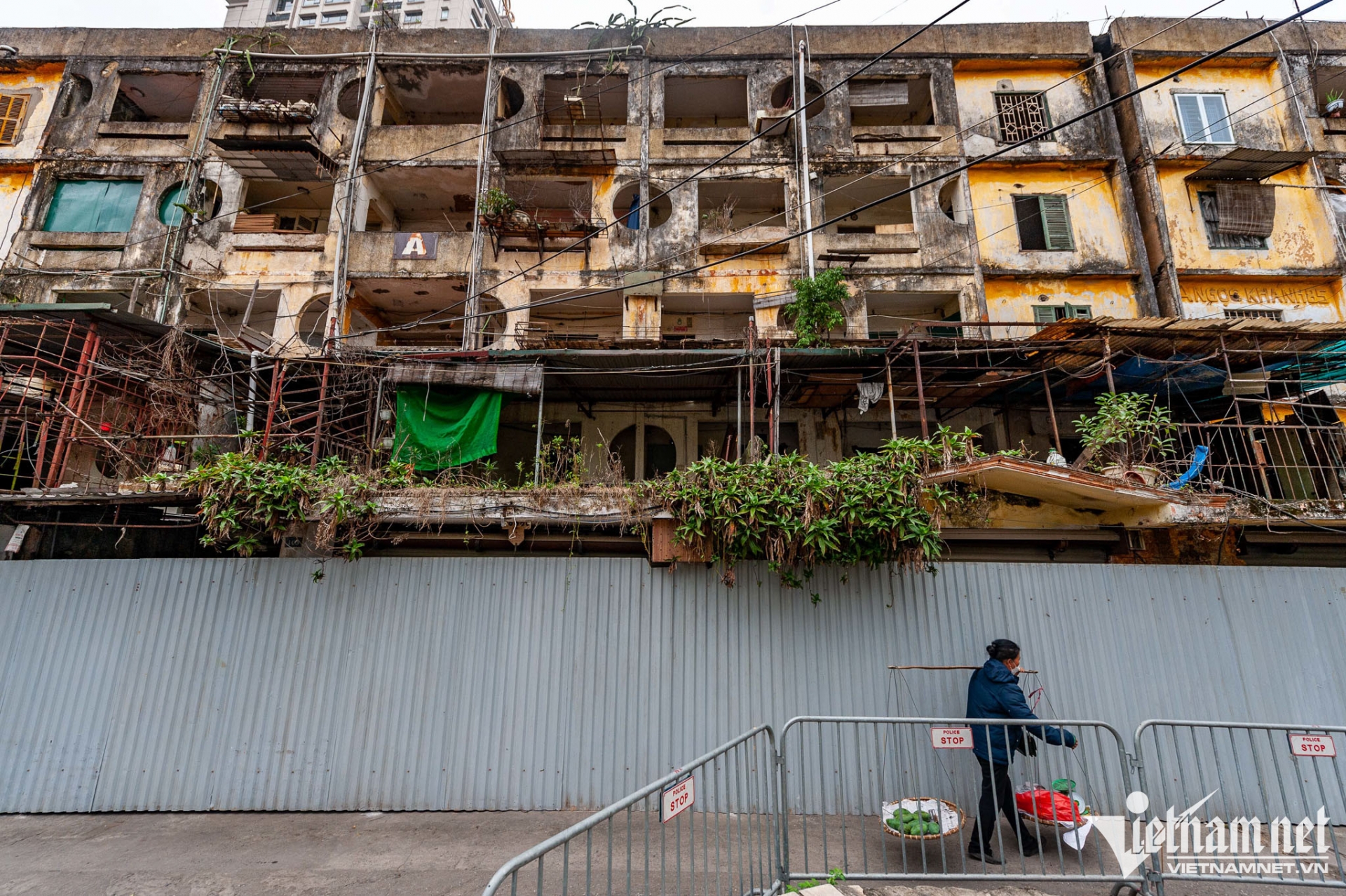 Người d&acirc;n b&aacute;m trụ ở những khu tập thể cũ n&aacute;t sắp được ph&aacute; dỡ, x&acirc;y lại