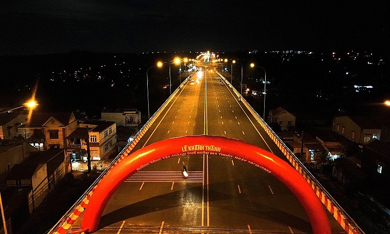 Đắk Lắk: Chi&ecirc;m ngưỡng vẻ đẹp Đại lộ ng&agrave;n tỷ từ tr&ecirc;n cao trước ng&agrave;y vận h&agrave;nh