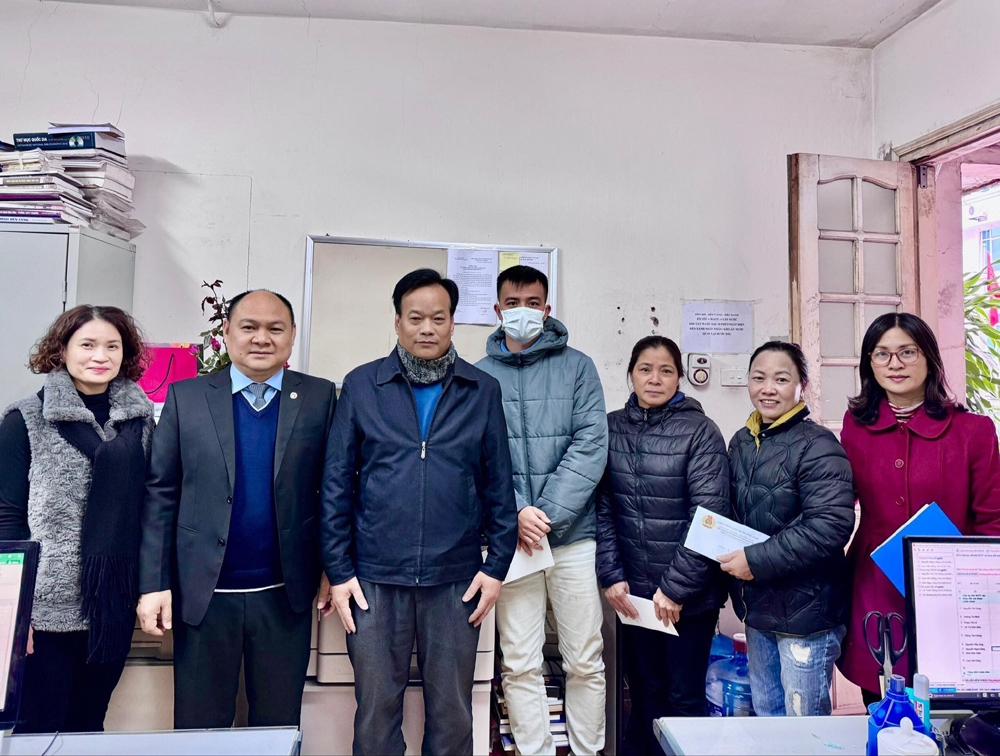 C&ocirc;ng đo&agrave;n Cơ quan Bộ X&acirc;y dựng: Tặng qu&agrave; Đo&agrave;n vi&ecirc;n kh&oacute; khăn nh&acirc;n dịp Tết Nguy&ecirc;n đ&aacute;n Gi&aacute;p Th&igrave;n